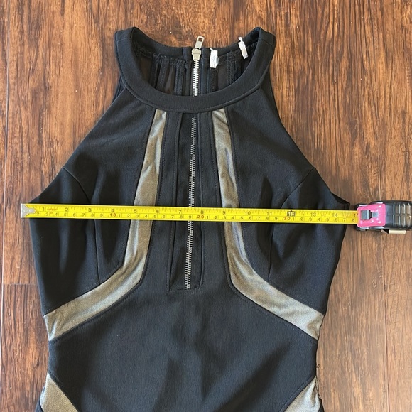 Windsor Bodycon Halter Dress - Picture 11 of 12